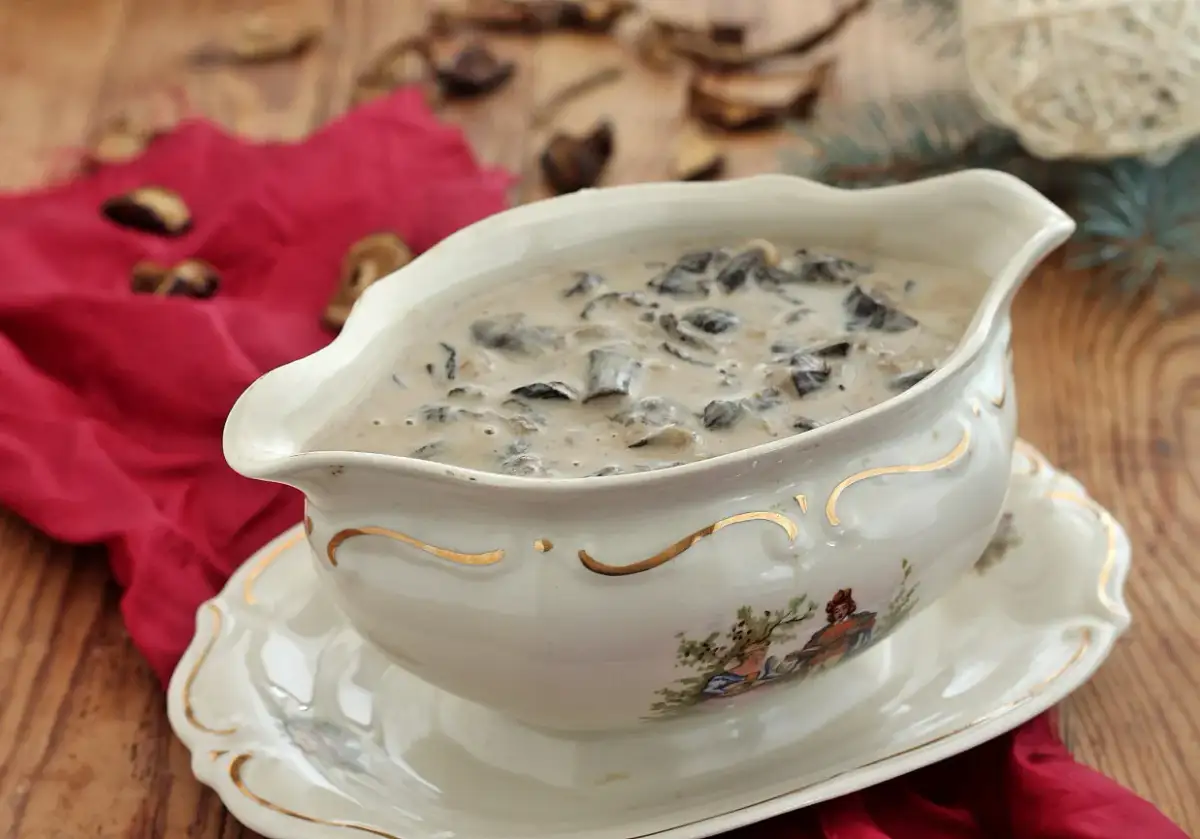 Jak zrobić pyszny sos grzybowy z suszonych grzybów, który zachwyci smakiem