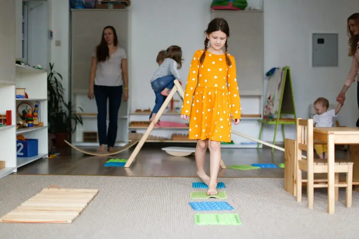 Terapia sensoryczna dla kogo? Sprawdź, kto może zyskać pomoc