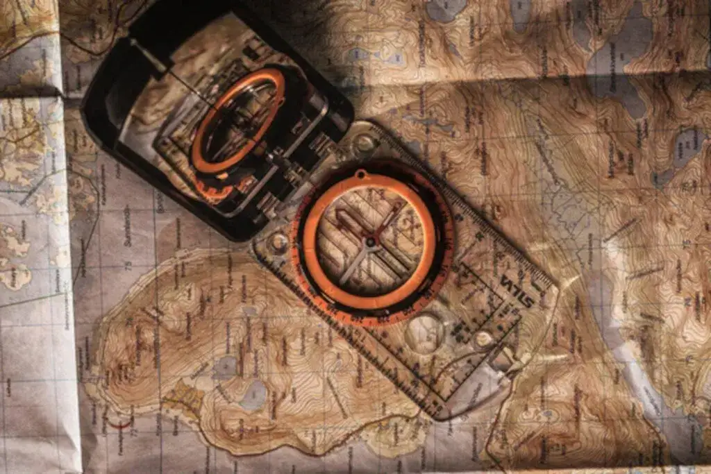 Jak używać kompasu z lusterkiem: unikaj najczęstszych błędów
