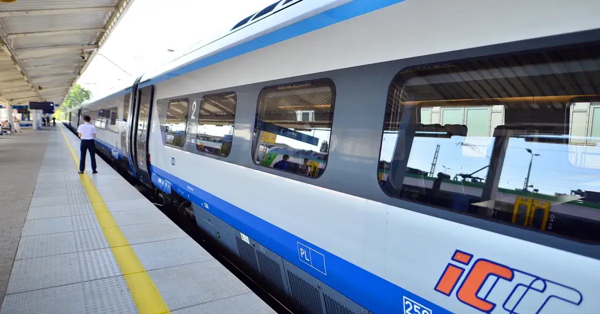 PKP do Polanicy-Zdrój: Jak dojechać na narty pociągiem w 2025?