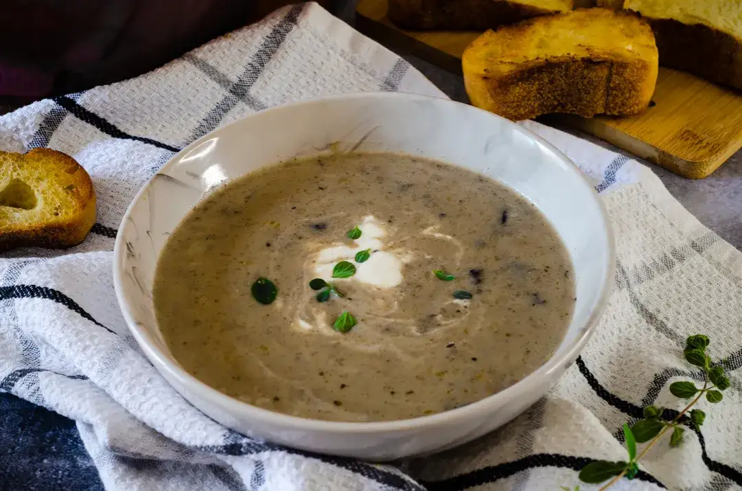 Minestra di Funghi: Ricetta Cremosa e Saporita (Come quella della Nonna)