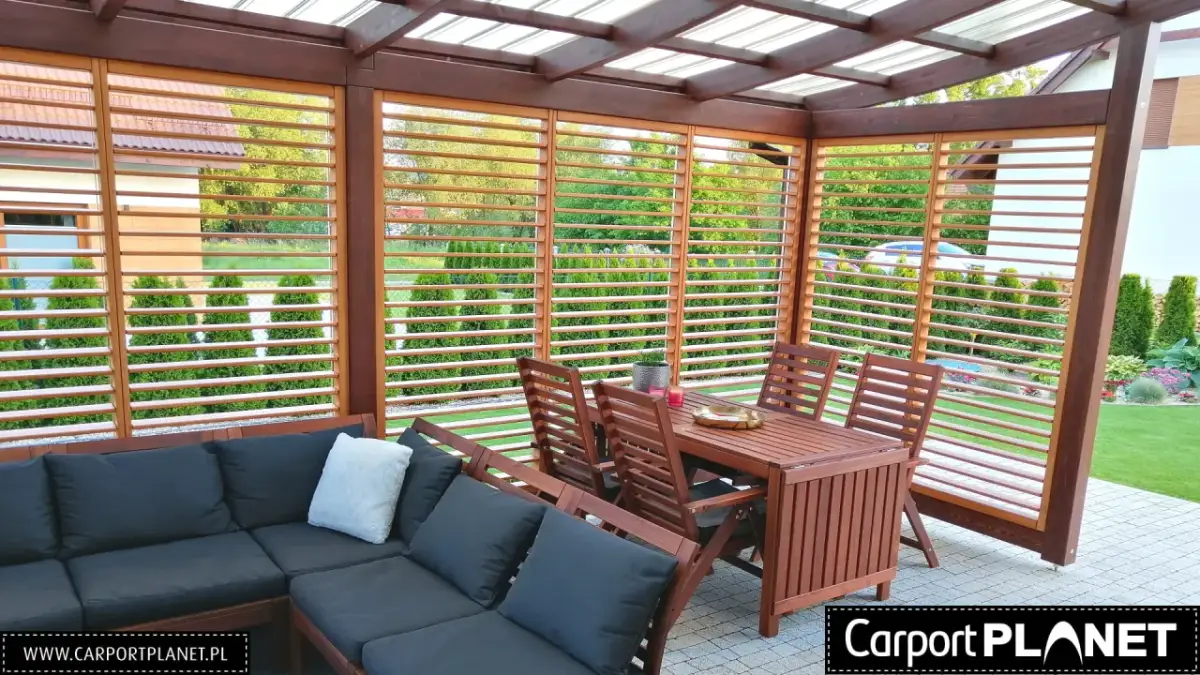 Jak zbudować żaluzje drewniane na taras? Oszczędź i zyskaj styl