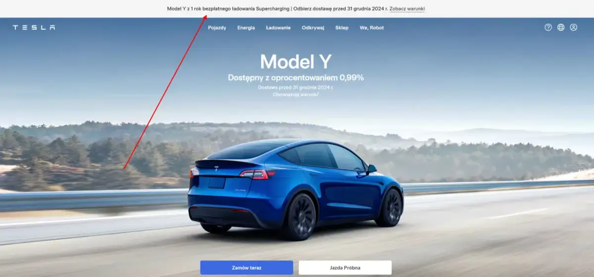 Niebieski Tesla Model Y na drodze. Czy ładowanie Tesli jest darmowe? Sprawdź warunki promocji na 1 rok darmowego ładowania Supercharging.