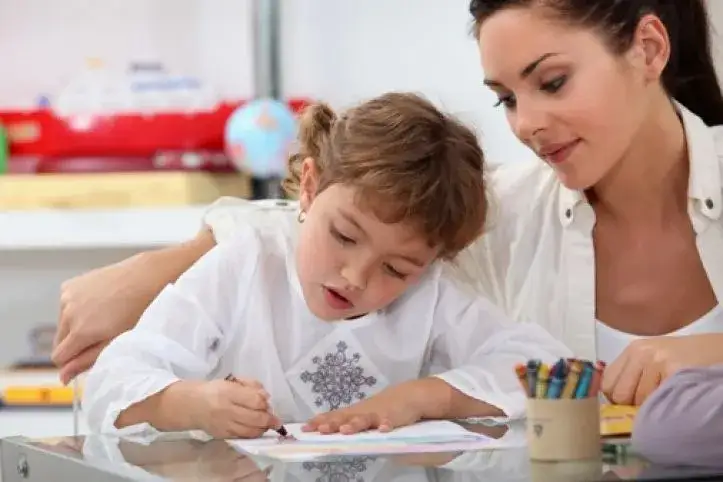 Nauczyciel wspomagający po jakich studiach? Sprawdź wymagania edukacyjne