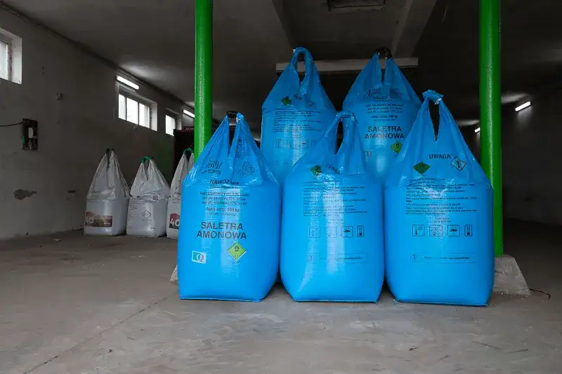 Ile kosztuje tona nawozu? Sprawdź ceny i uniknij przepłacania