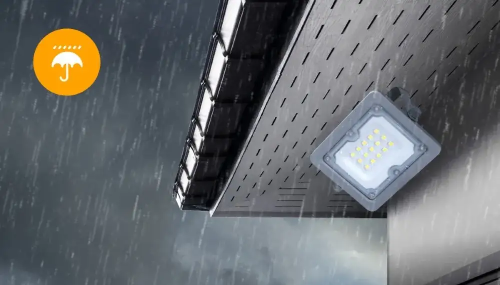 Jakie IP na zewnątrz budynku? Wybierz najlepszą ochronę przed żywiołami