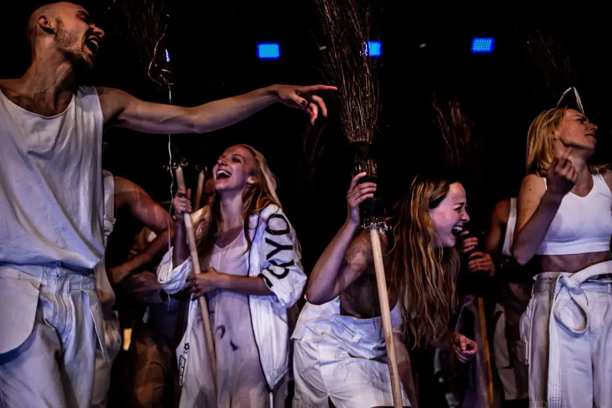 Wesele spektakl - odkryj dramatyczne zmagania i emocje w teatrze