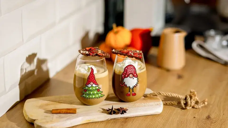 Nostalgiczne prezenty PRL retro, które zachwycą każdego miłośnika historii