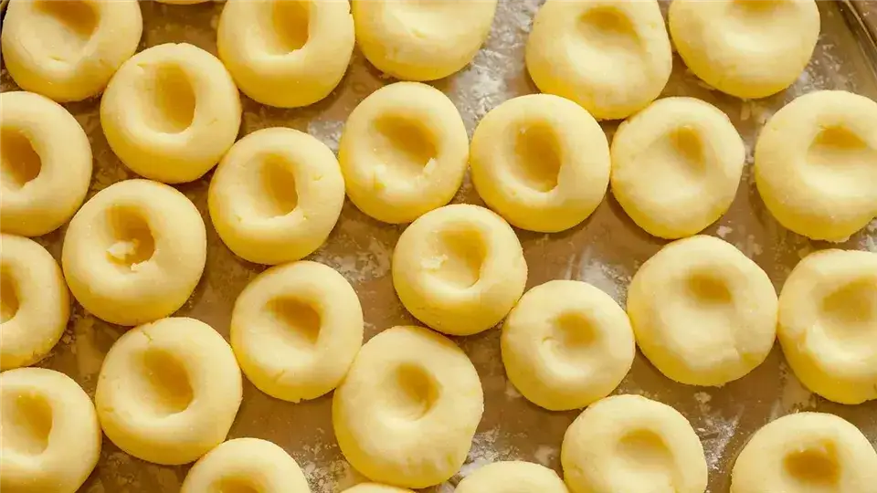 Ile gotować kluski śląskie? Świeże 2-3 min, mrożone 3-5 min!