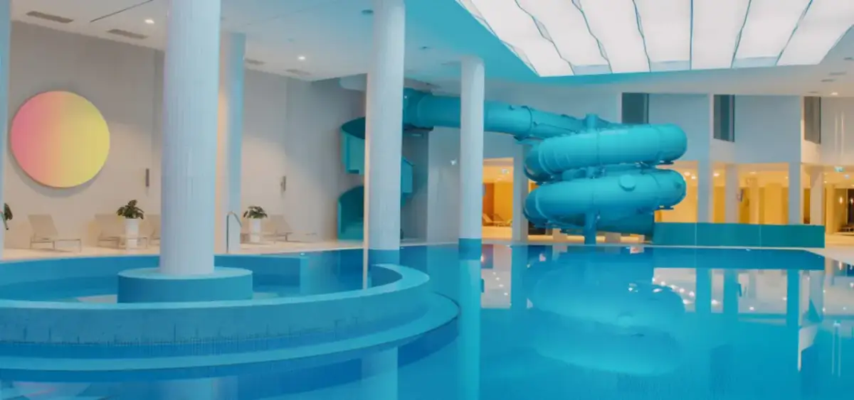 Basen w hotelu: przewodnik dla gości i z zewnątrz. Jak korzystać?