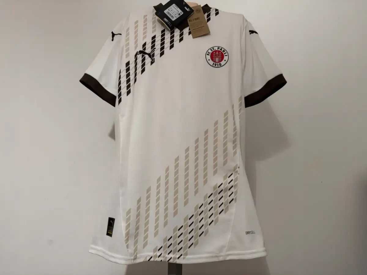 Bluza St. Pauli: Co oznacza czaszka? Symbol buntu i wartości