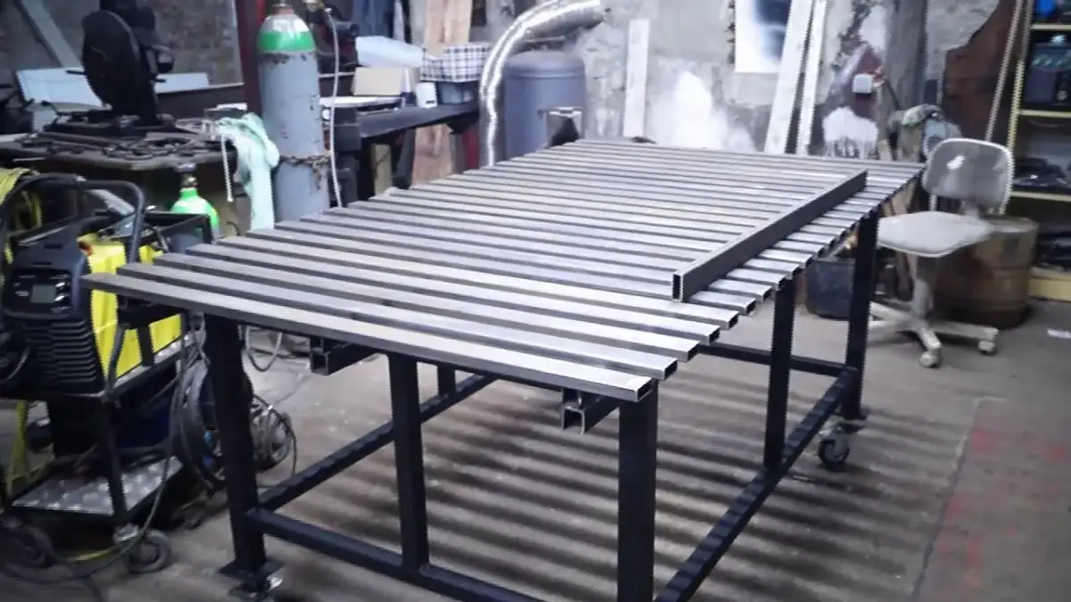 Jak zrobić stół spawalniczy – proste kroki, które zaoszczędzą czas