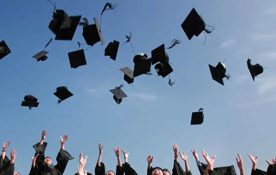 Jakie wykształcenie po studiach inżynierskich? Poznaj możliwości i tytuły