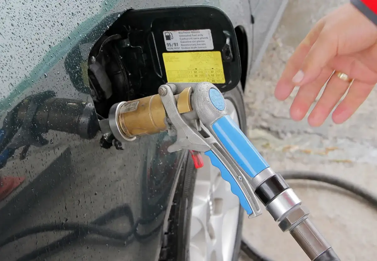 Tankowanie LPG: Samodzielnie i bezpiecznie? Poznaj zasady!