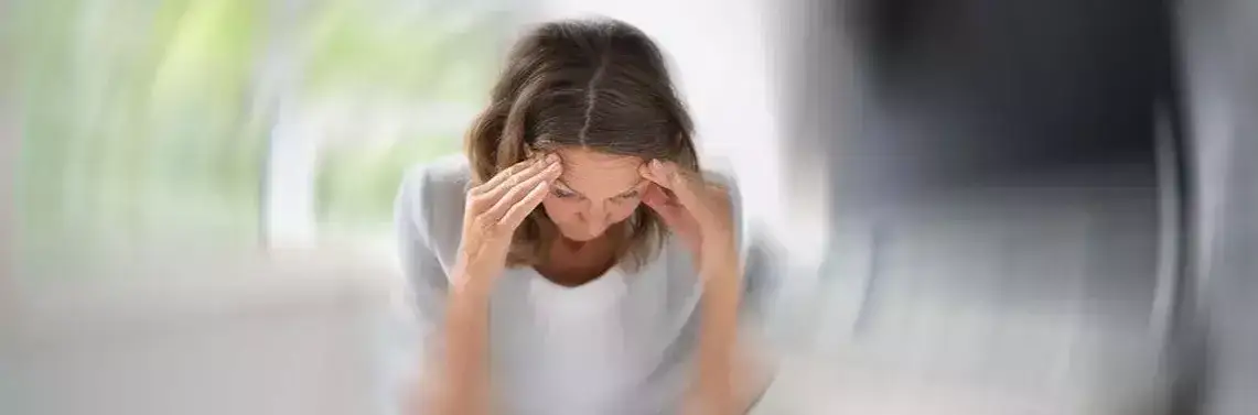 Zaburzenia równowagi objawy: poznaj niepokojące symptomy i przyczyny