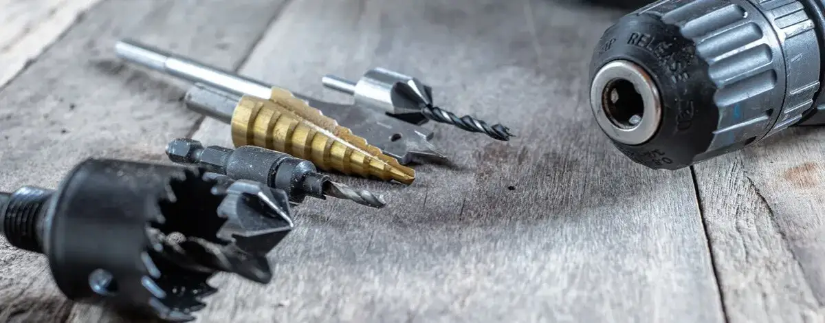 Jak włożyć wiertło do wiertarki? Prosty poradnik krok po kroku