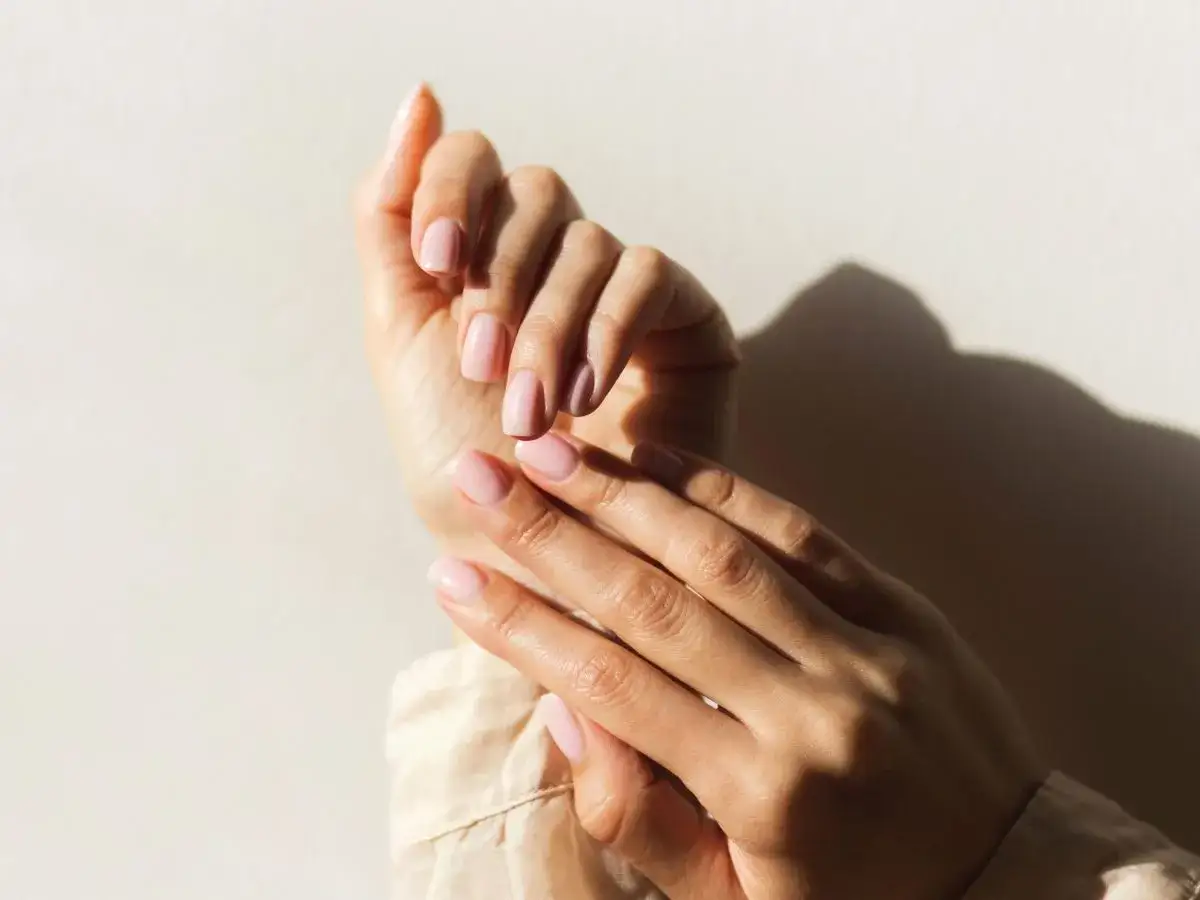 Długie i mocne paznokcie: Jak zapuścić? Plan, dieta, pielęgnacja