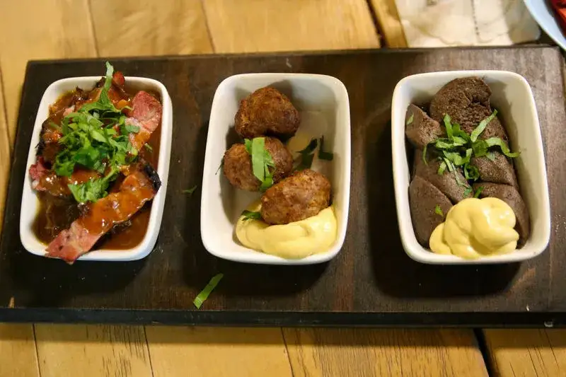 Berlin gdzie zjeść: odkryj najlepsze miejsca na wyjątkowe jedzenie