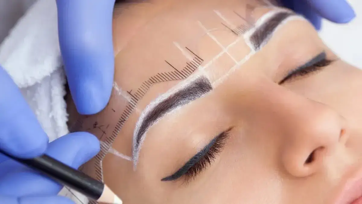 Jak się przygotować do makijażu permanentnego brwi, aby uniknąć błędów