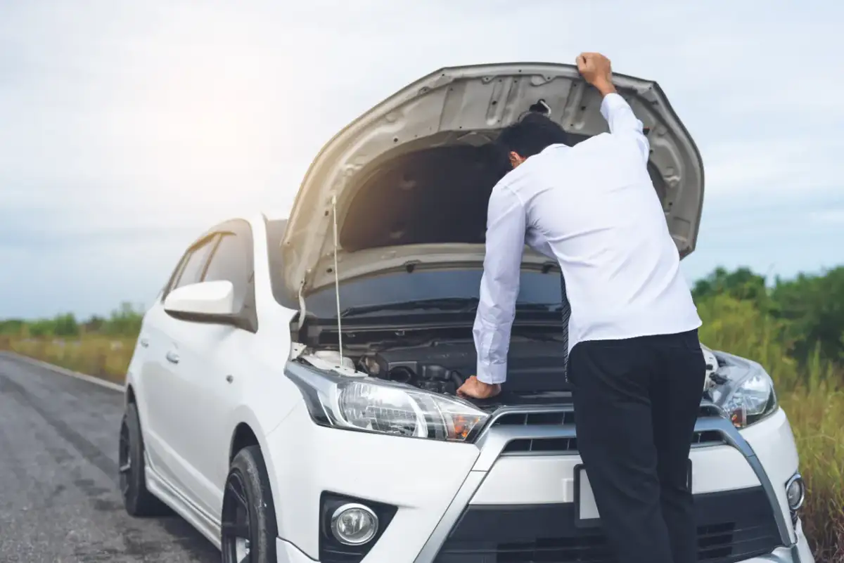 Co zrobić podczas awarii auta w trasie?