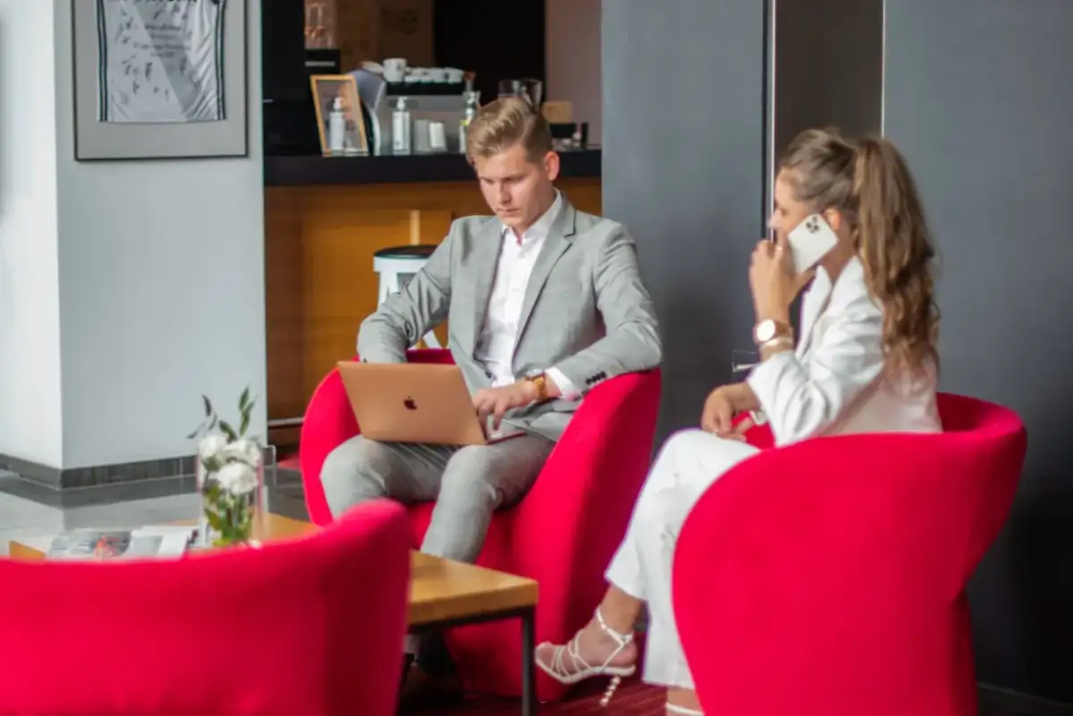 Jakie buty do hotelu? Przewodnik po etykiecie i komforcie