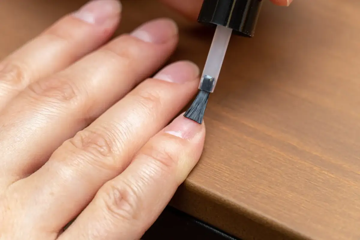 Rozdwajające się paznokcie? Znam przyczyny i skuteczne sposoby!