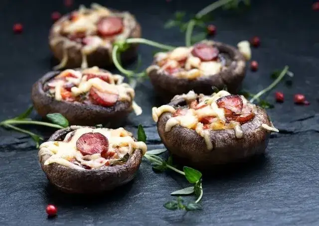 Jakie przekąski na sylwestra w domu, które zaskoczą twoich gości?