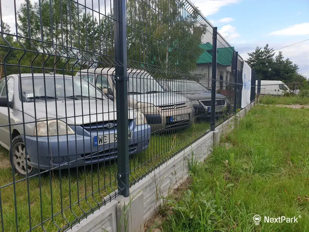 Parking Modlin: Tydzień za 95 zł? Porównaj i wybierz!