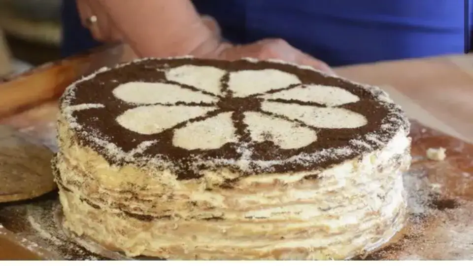 Pyszny przepis na ciasto biszkoptowe z makiem, które zachwyci każdego smakosza