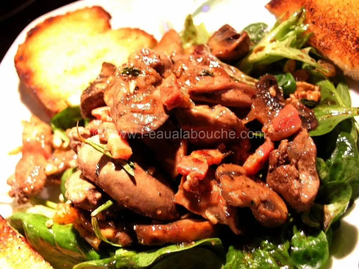 Salade de foies de volaille : recette bistrot facile et inratable