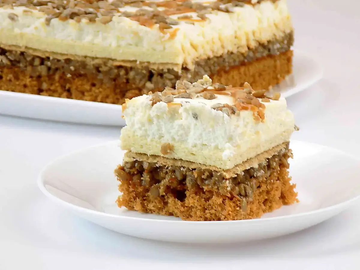 Pyszny przepis na ciasto ze słonecznikiem i śmietaną, które zachwyci gości