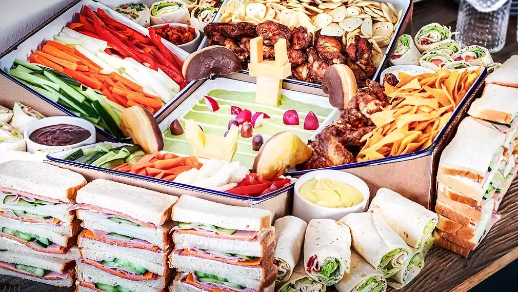 Gdzie kupić przekąski na imprezę? Sprawdź najlepsze opcje teraz