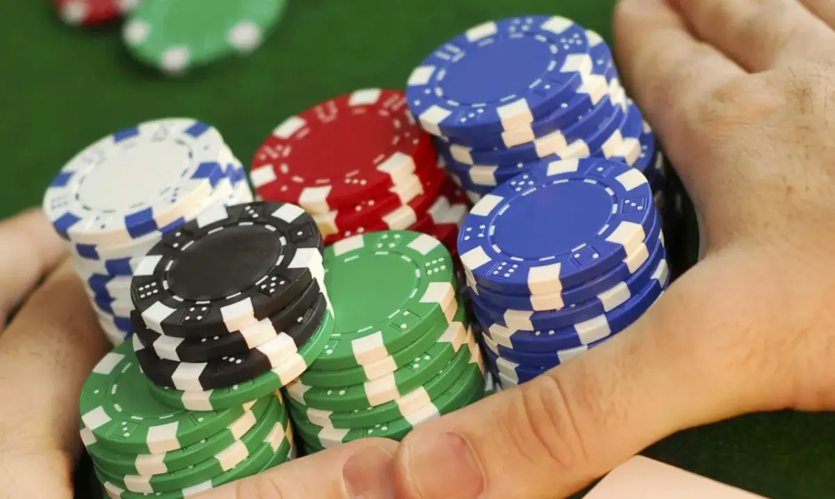 Czy poker w Polsce jest legalny? Odkryj ważne przepisy i ograniczenia