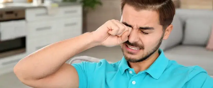 Co na swędzące oczy: skuteczne przyczyny i sprawdzone metody ulgi