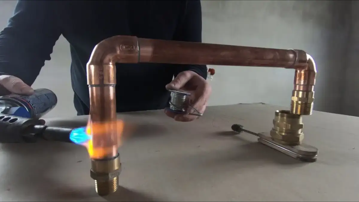 Jak lutować rury miedziane: najważniejsze kroki i pułapki do uniknięcia