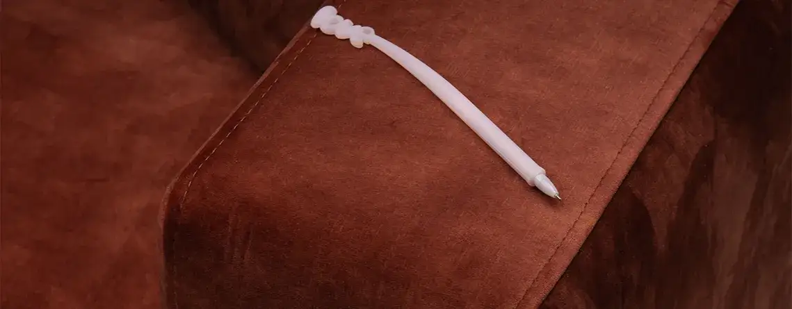 Jak usunąć długopis z kanapy - skuteczne metody na uporczywe plamy