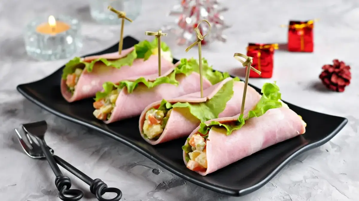 Jak udekorować sałatkę jarzynową na święta, by zachwycić gości