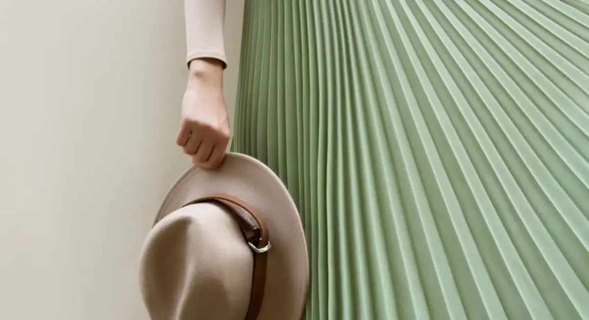 Jak uratować plisowaną spódnicę? Poradnik krok po kroku