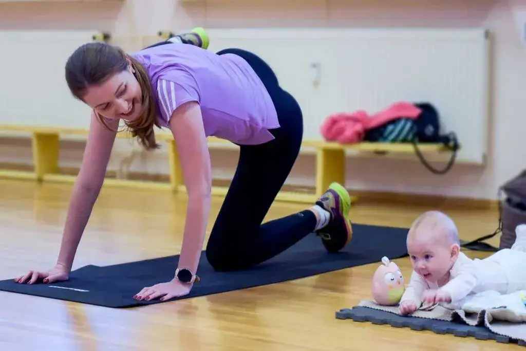 Kiedy wrócić do ćwiczeń po porodzie? Kluczowe zasady i porady dla mam