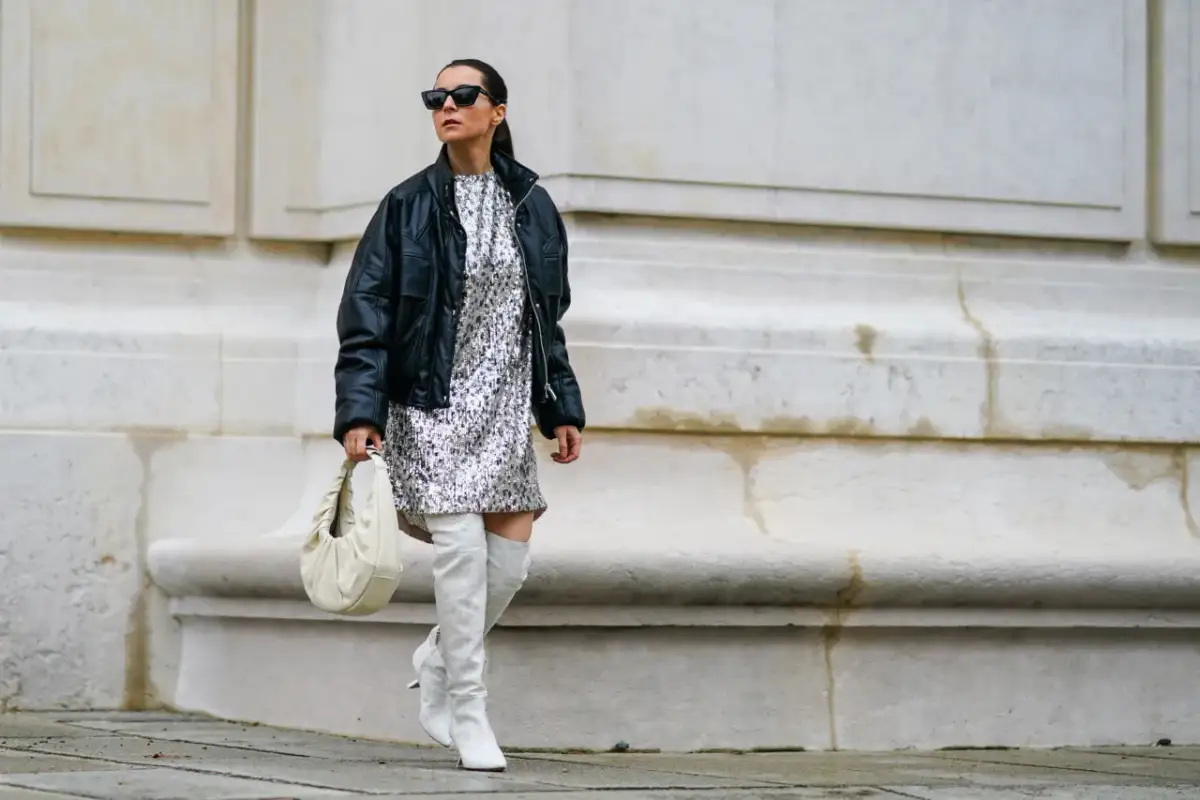 Myślę, że najlepszym meta tytułem będzie: Jakie buty do szarej sukienki? Stylistka radzi na każdą okazję