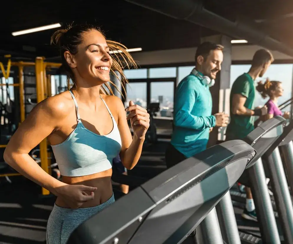 O której ćwiczyć, żeby schudnąć? Sprawdź najlepszą porę!