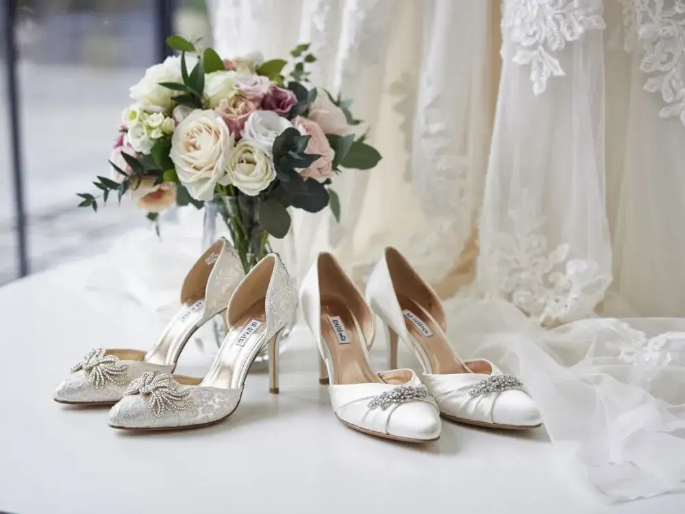 Jaki kolor butów do sukni ślubnej? Twój przewodnik po idealnym wyborze