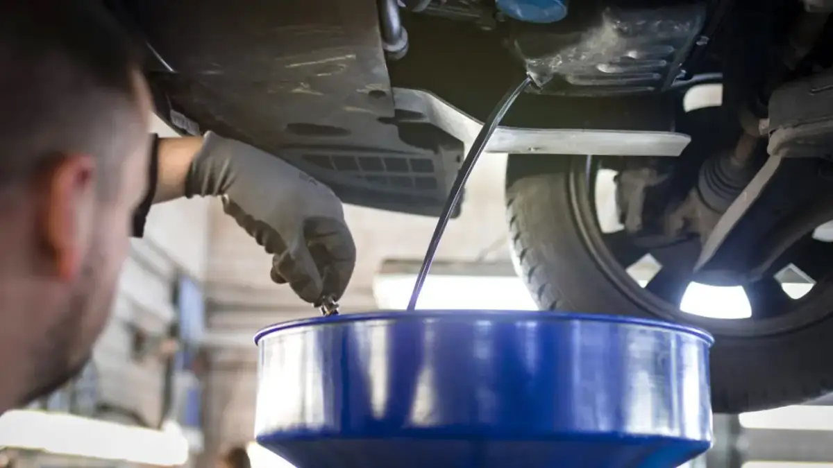 Motoröl wechseln: Wann ist der richtige Zeitpunkt? Ihr Ratgeber