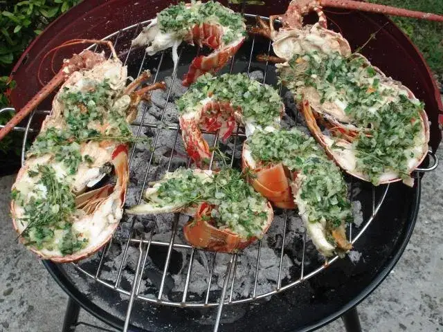 Langouste grillée antillaise: recette barbecue & Sauce Chien