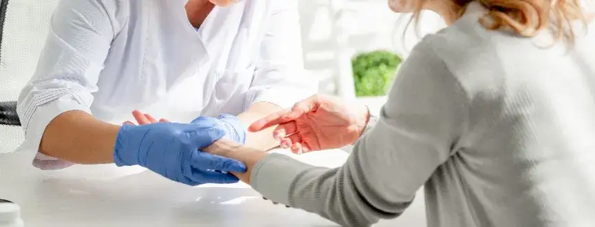 Róża na nodze objawy: jak rozpoznać i uniknąć powikłań