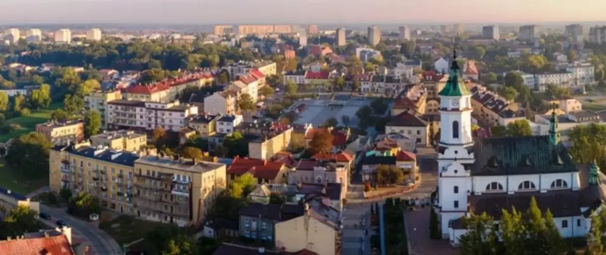 Gdzie jest Ostrowiec Świętokrzyski? Odkryj jego lokalizację i okolice