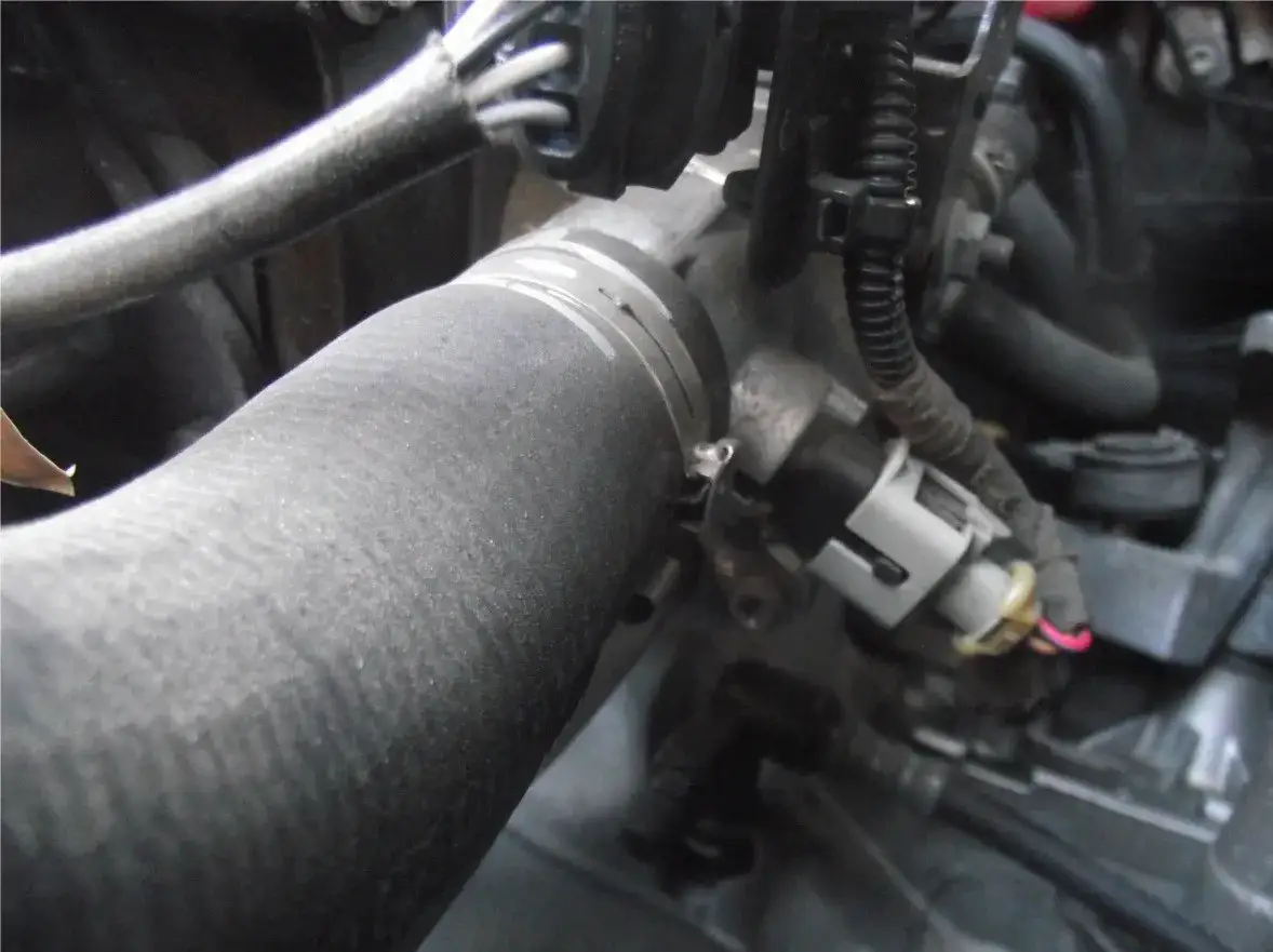 Jakie powinny być węże od chłodnicy, aby uniknąć problemów z silnikiem