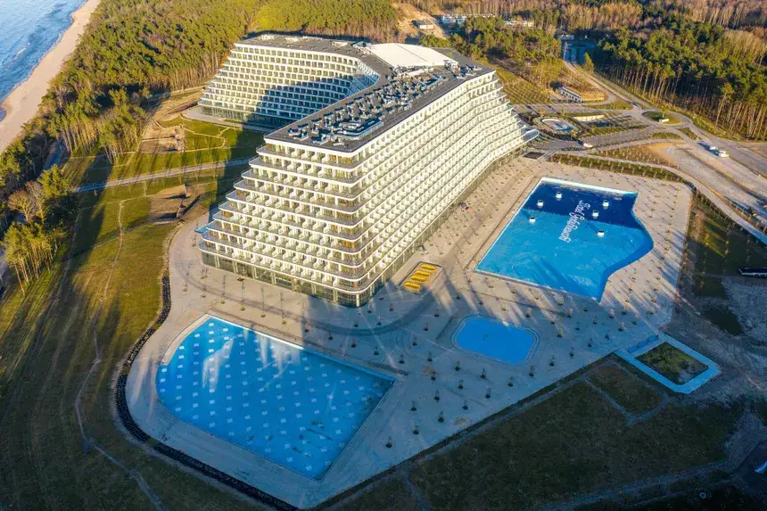 Hotel Gołębiewski Pobierowo: Otwarcie 2026? Co blokuje giganta?