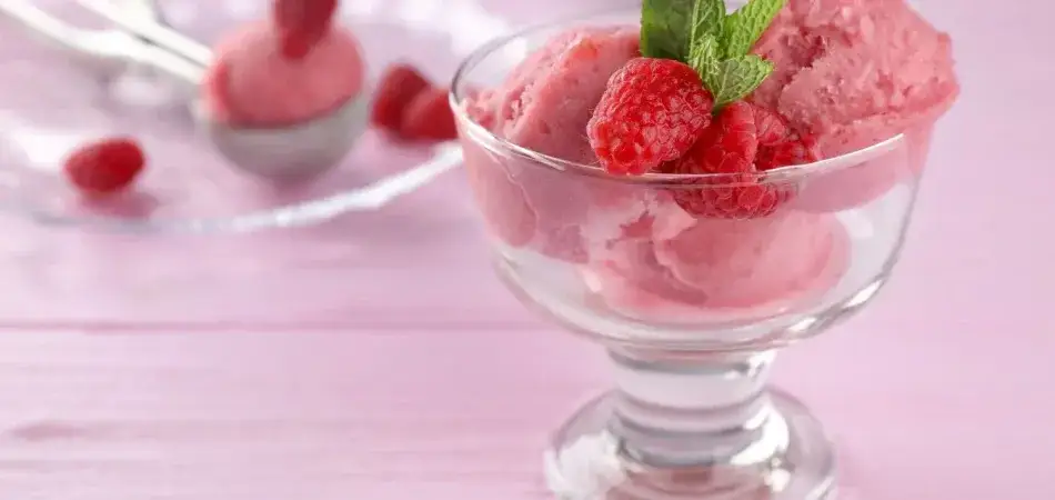 Jak zrobić sorbet malinowy? Gładki i bez kryształków lodu