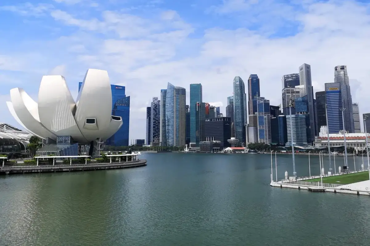 Singapur czy jest bezpiecznie? Odkryj prawdziwe zagrożenia i porady